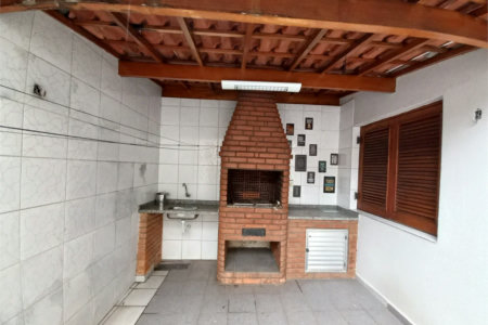 Sobrado à venda com 4 quartos, sendo 3 suítes,  em Cidade São Francisco, São Paulo, SP