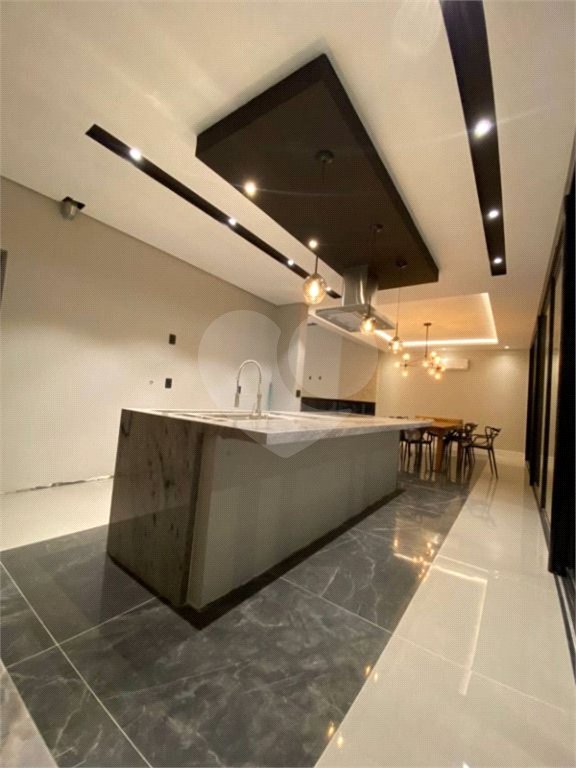 Casa à venda com 4 quartos, sendo 2 suítes, no condomínio Alphaville Nova Esplanada 1, Votorantim - SP