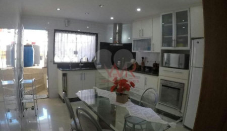 Sobrado à venda com 4 quartos em Artur Alvim, São Paulo, SP