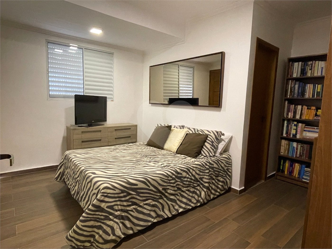 Sobrado à venda com 5 quartos, sendo 1 suíte, em Alto da Boa Vista, São Paulo, SP
