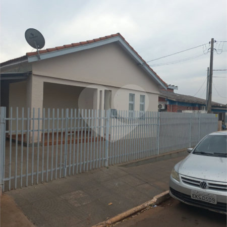 Casa à venda com 3 quartos no Centro, Inocência, MS