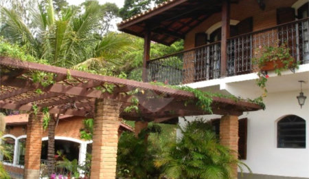 Chácara à venda com 6 quartos, sendo 2 suítes,  no Centro, Serra Negra, SP
