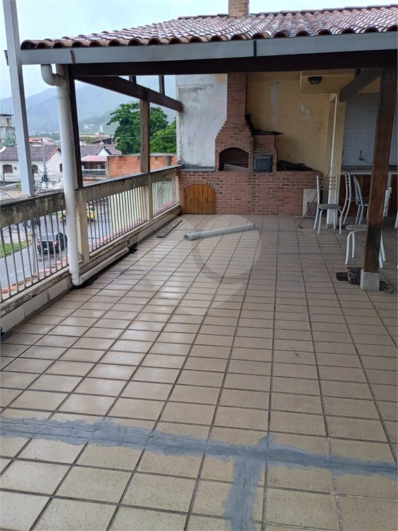 Casa à venda com 5 quartos, sendo 1 suíte, em Bangu, Rio de Janeiro, RJ