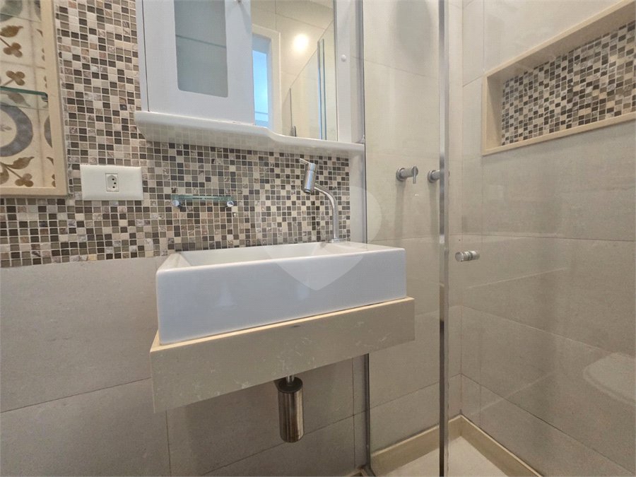 Apartamento à venda ou para alugar com 2 quartos, sendo 1 suíte, em Leblon, Rio de Janeiro, RJ