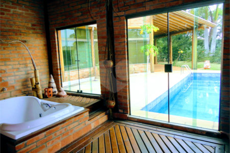 Casa à venda com 4 suítes no condomínio Estância Marambaia, Vinhedo - SP