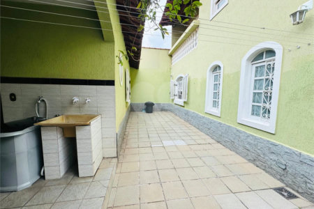 Casa à venda com 4 quartos, sendo 1 suíte,  em Vila Galvão, Guarulhos, SP