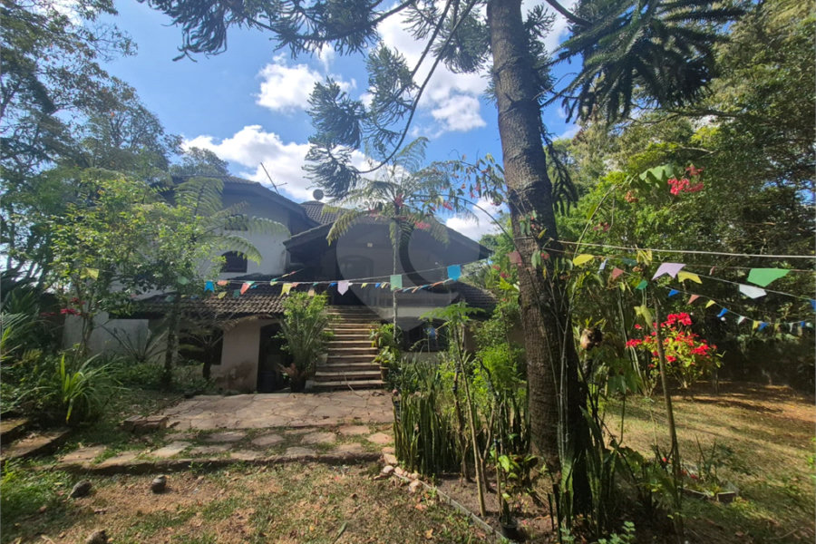 Casa à venda com 3 quartos, sendo 4 suítes, no condomínio Alpes da Cantareira, Mairiporã - SP