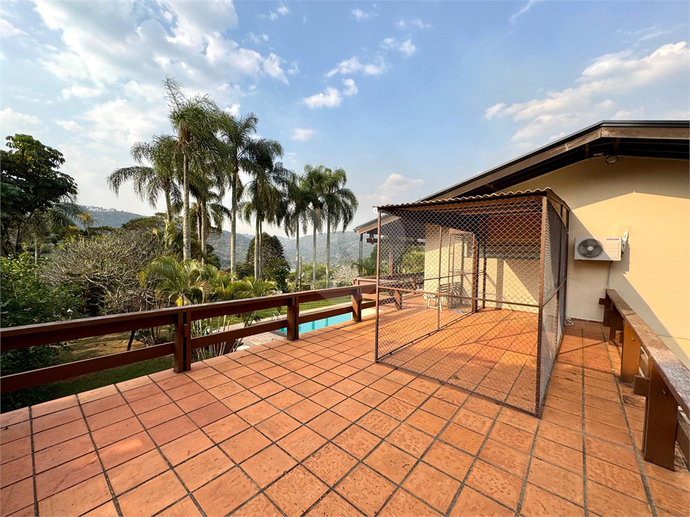 Casa à venda com 7 quartos, sendo 4 suítes, no condomínio Campos de Mairiporã Gleba 1, Mairiporã - SP