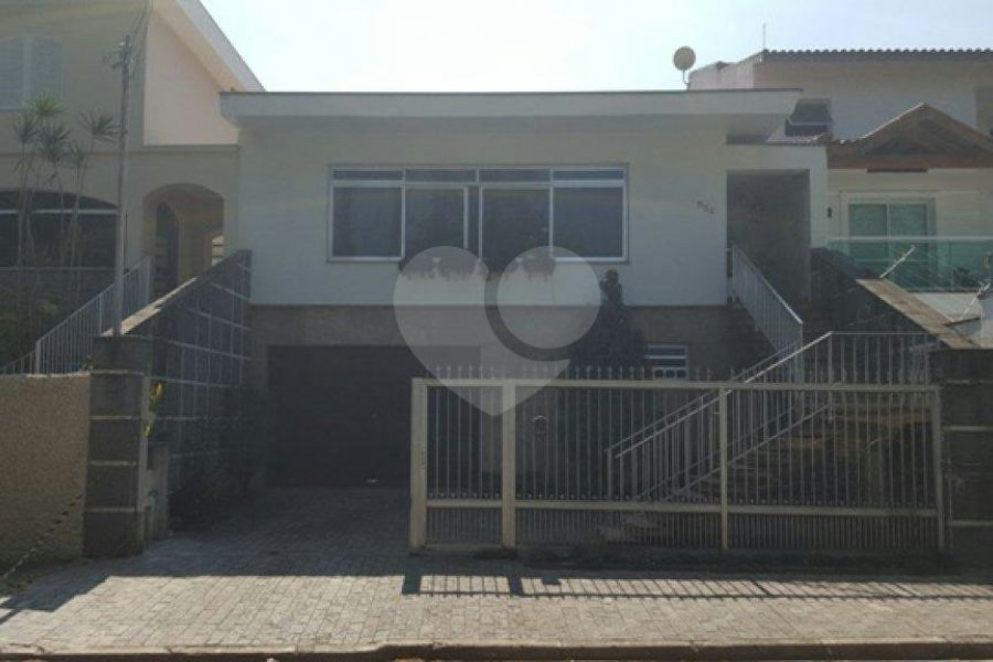 Sobrado à venda com 4 quartos, sendo 1 suíte, em Tremembé, São Paulo, SP