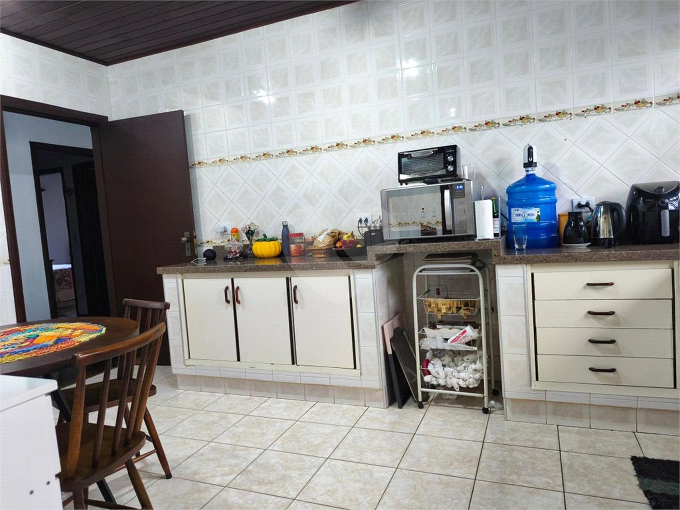 Casa à venda com 4 quartos, sendo 2 suítes, em Jardim Santa Bárbara, Atibaia, SP