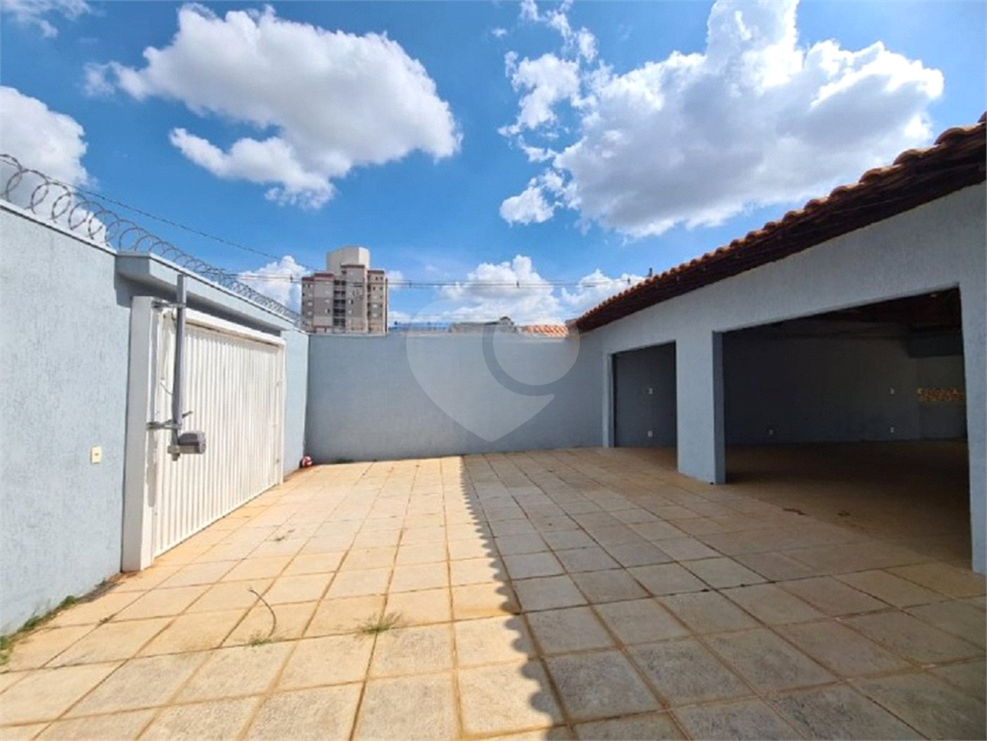 Casa à venda com 3 dormitórios, sendo 1 suite e ampla área de lazer no Jardim Brasil