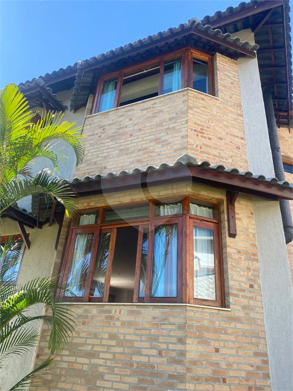 Casa à venda com 5 quartos, sendo 4 suítes, no condomínio Lago do Imperador, Mairiporã - SP