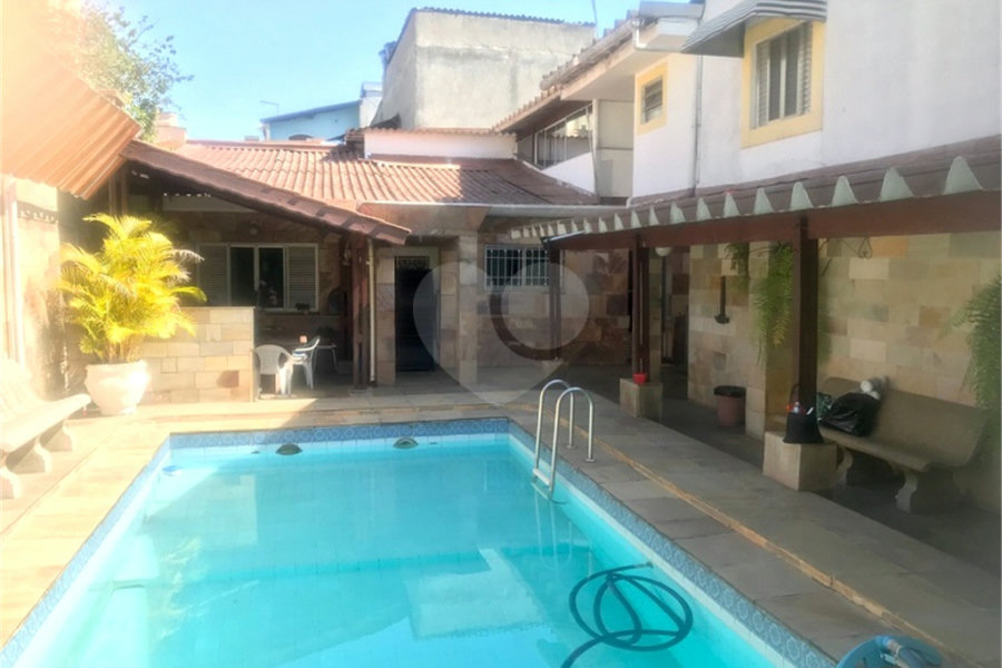Sobrado à venda com 4 quartos, sendo 1 suíte, em Vila Gustavo, São Paulo, SP