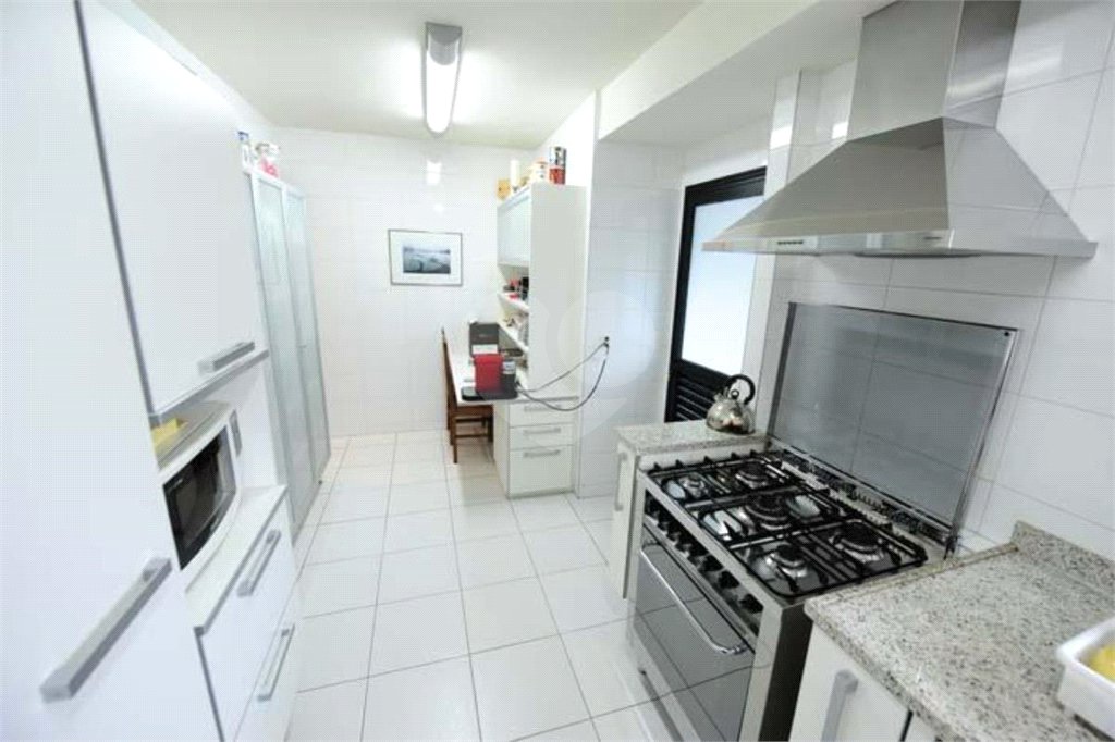 Apartamento à venda ou para alugar com 3 quartos, sendo 2 suítes, em Jardim Morumbi, São Paulo, SP