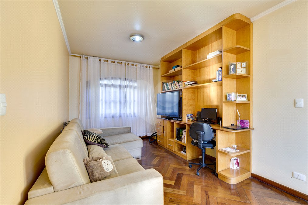 Sobrado à venda com 4 quartos, sendo 1 suíte, em Alto da Boa Vista, São Paulo, SP