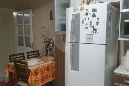 Sobrado à venda com 3 quartos, sendo 1 suíte,  em Parque Vitória, São Paulo, SP