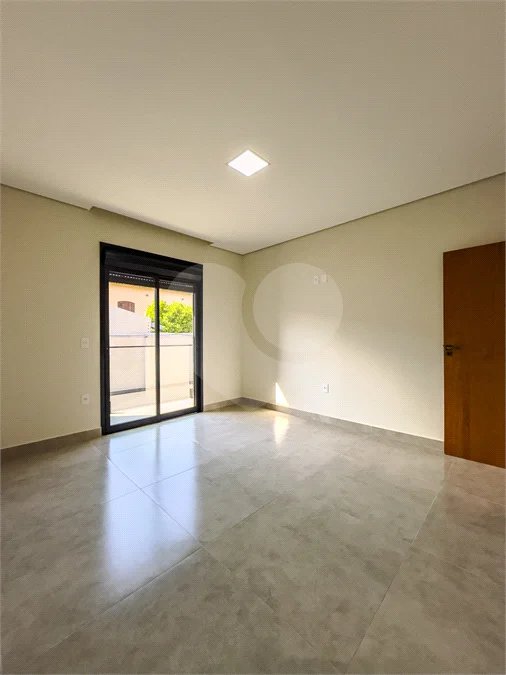Indaiatuba - Condomínio Milano - Sobrado - 350 m² de terreno - 240 m² de área construída - 4 vagas de garagem, sendo 2 cobertas - Salas de estar e jantar integradas - 3 suítes com closet e varanda no pavimento superior - Escritório no térreo - Espaço gourmet com churrasqueira - Banheiro externo