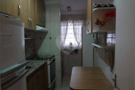 Apartamento no Condomínio Residencial Ipê I .