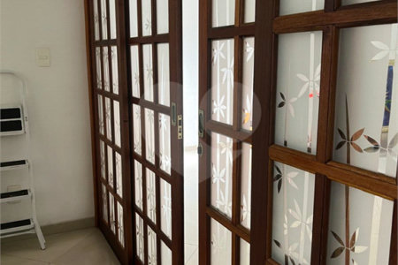 Sobrado à venda com 4 quartos, sendo 1 suíte,  em Vila Cordeiro, São Paulo, SP