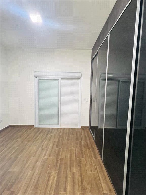 Casa à venda com 3 quartos, sendo 1 suíte, no condomínio Figueira Garden, Atibaia - SP