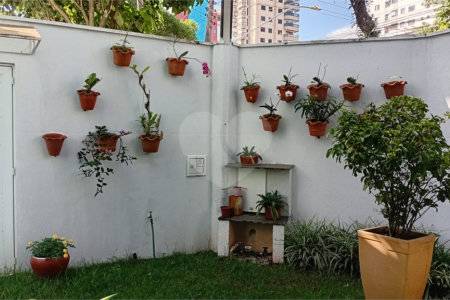 Sobrado à venda com 4 quartos, sendo 2 suítes,  em Vila Gilda, Santo André, SP