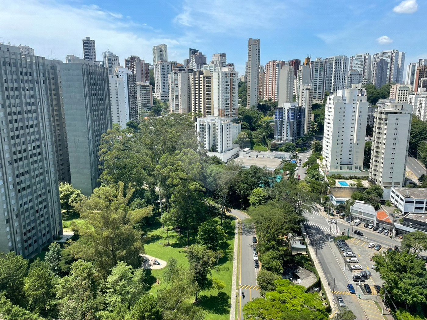 Apartamento à venda com 4 suítes em Morumbi, São Paulo, SP