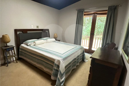 Casa à venda com 4 quartos, sendo 2 suítes,  no condomínio Chacara Marques, Santana de Parnaíba - SP