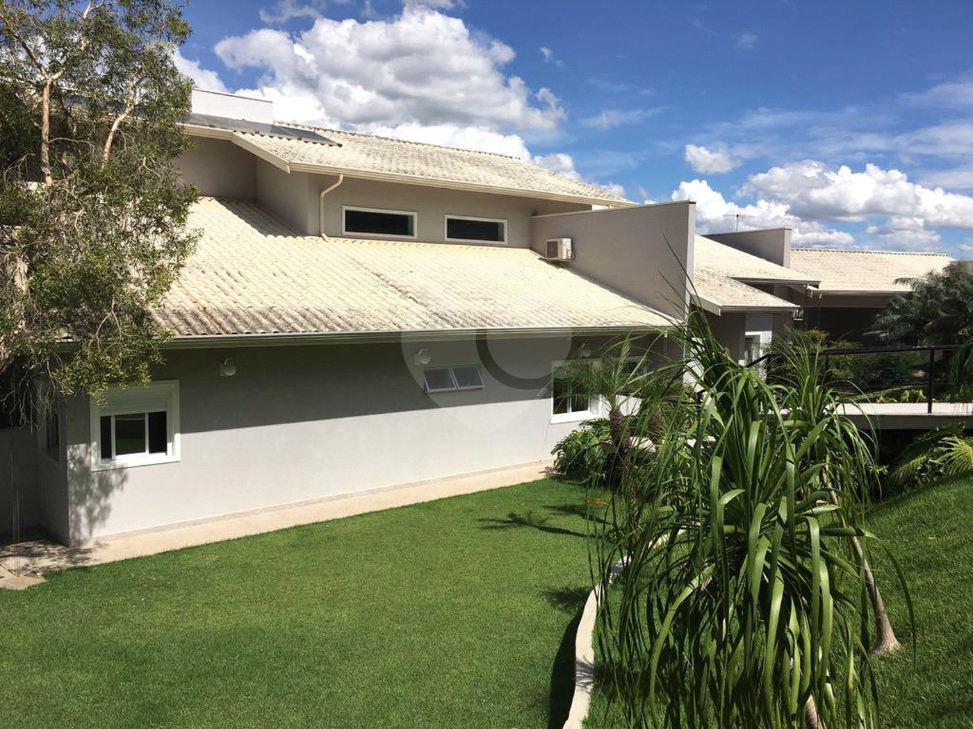 Casa à venda com 4 suítes no condomínio Estância Marambaia, Vinhedo - SP