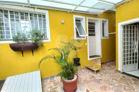 Sobrado à venda com 3 quartos, sendo 1 suíte, em Vila Gomes, São Paulo, SP