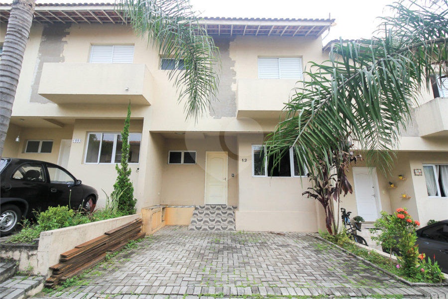 Casa à venda com 3 quartos, sendo 1 suíte, no condomínio Village St. Louis, São Paulo - SP
