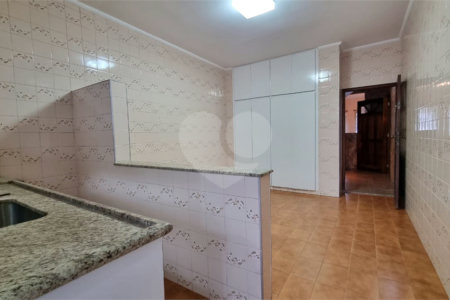 Sobrado à venda com 4 quartos em Vila Dom Pedro II, São Paulo, SP