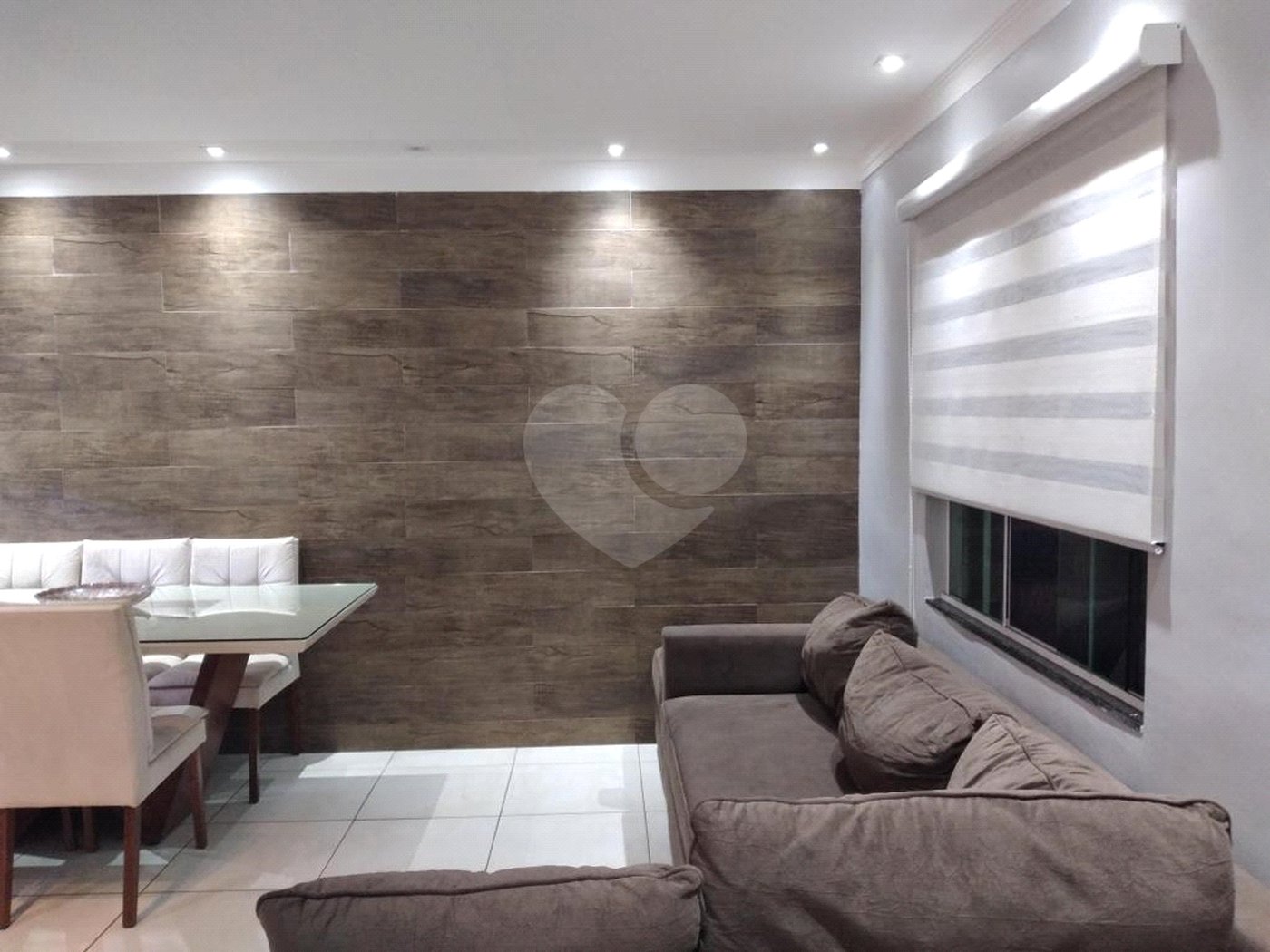 Casa à venda com 4 quartos, sendo 2 suítes, no condomínio Miro Carvalho - Pitinga, São Paulo - SP