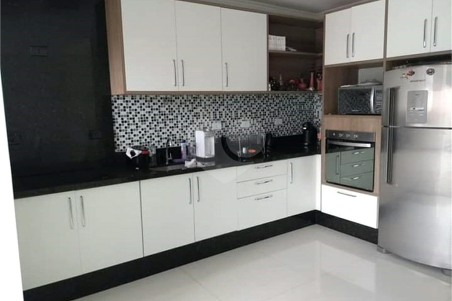 Casa à venda com 3 quartos, sendo 1 suíte,  no condomínio Forest Hills, Guarulhos - SP