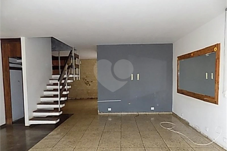 Sobrado à venda com 4 quartos, sendo 1 suíte,  em Pinheiros, São Paulo, SP