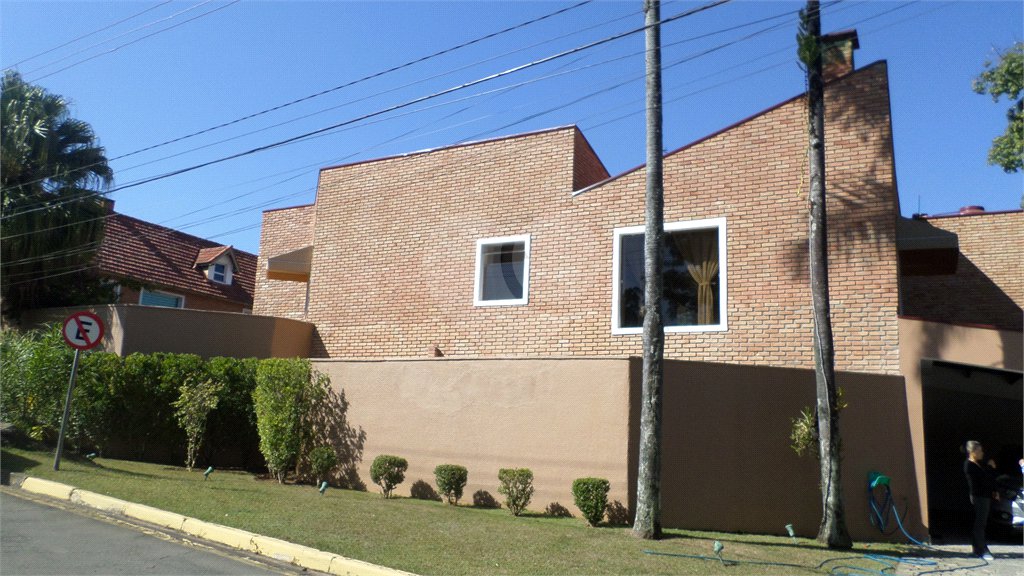 Sobrado à venda com 4 suítes em Recanto Impla, Carapicuíba, SP