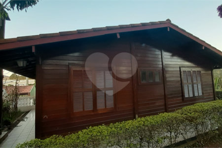 Casa à venda ou para alugar com 5 quartos, sendo 1 suíte, no Centro, Bom Jesus dos Perdões, SP