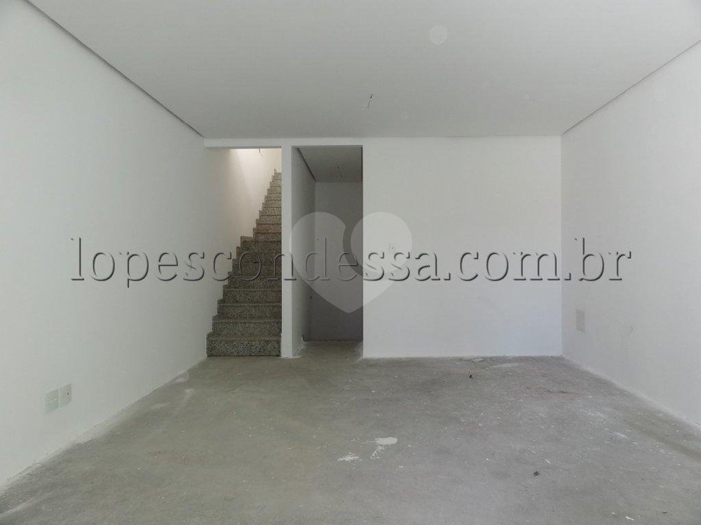 Sobrado à venda com 3 suítes em Horto, São Paulo, SP
