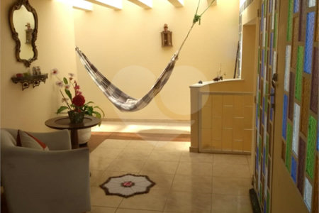 Casa à venda com 5 quartos, sendo 3 suítes,  em Vila Oliveira, Mogi das Cruzes, SP