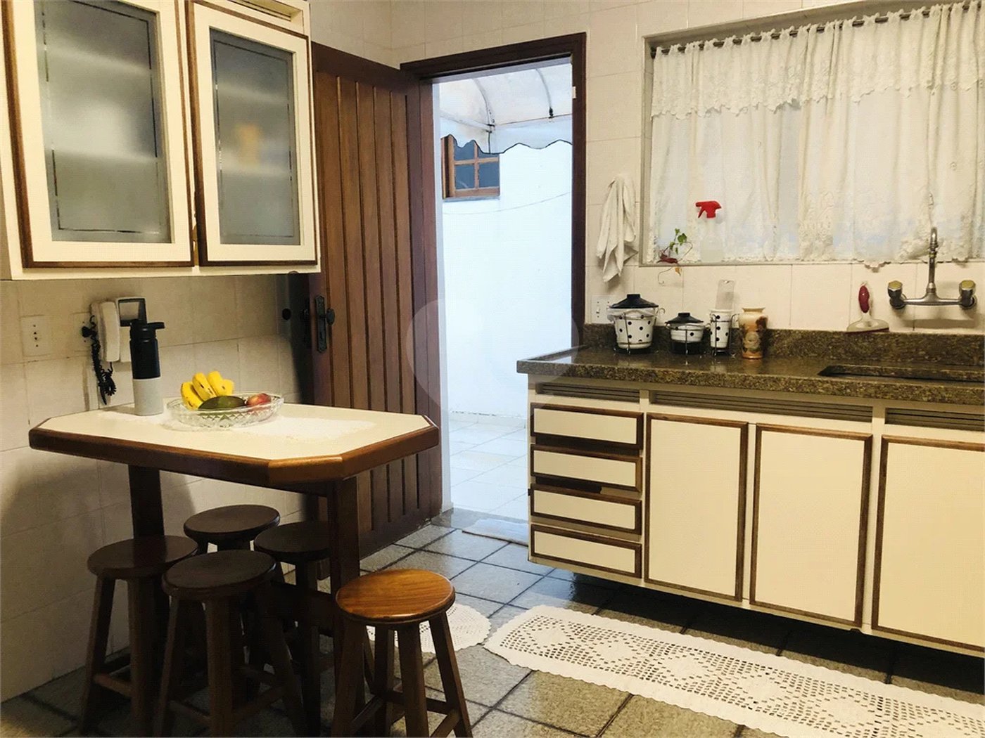 SOBRADO A VENDA NO TREMEMBÉ - 3 DORMS. (1 SUÍTE) E 5 VAGAS