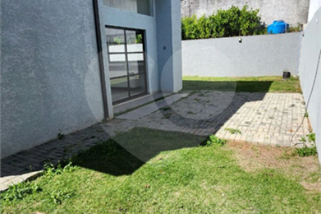 Casa para alugar com 3 quartos, sendo 1 suíte, no condomínio Chácaras Brasil, Atibaia - SP