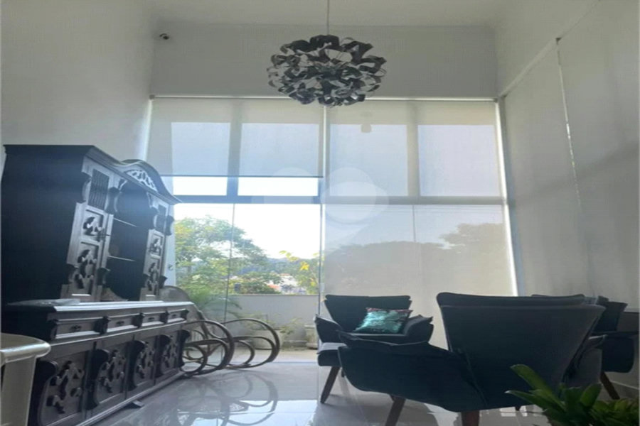 Sobrado à venda com 3 suítes em Horto, São Paulo, SP