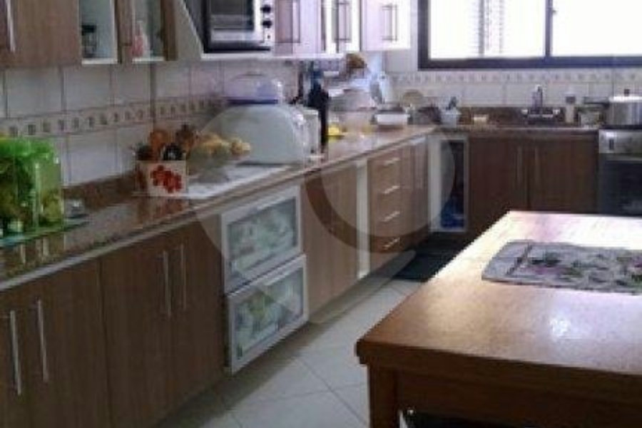 Casa Térrea à venda com 5 quartos, sendo 2 suítes, em Jardim Vila Galvão, Guarulhos, SP