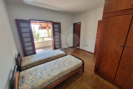 Casa à venda com 4 quartos, sendo 2 suítes, em Bosque, Vinhedo, SP