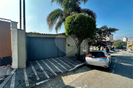 Casa com Piscina e Churrasqueira | 2 Suítes | Edícula | 3 Vagas | 275m²