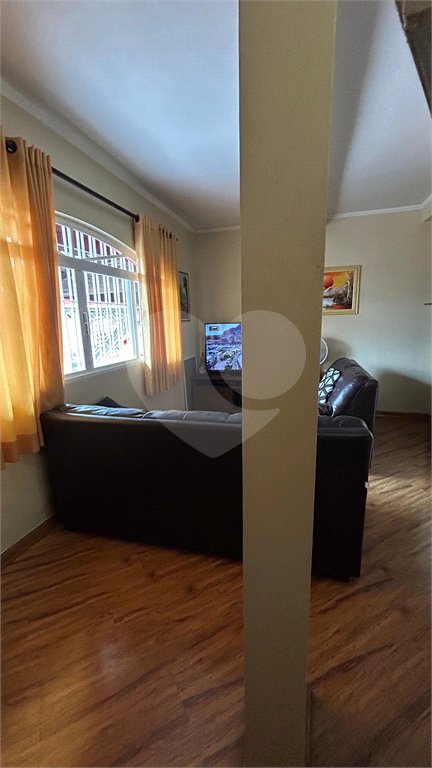 Sobrado à venda com 3 quartos, sendo 2 suítes,  em Vila Lúcia, Poá, SP