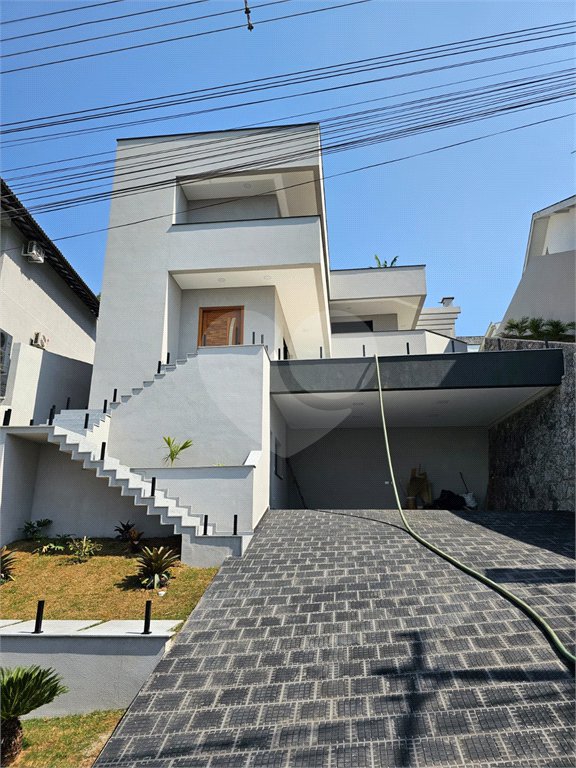 Casa à venda com 3 suítes no condomínio Hills, Arujá - SP