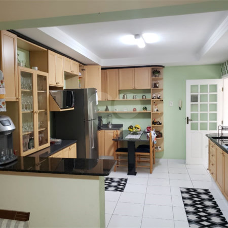 Casa à venda com 6 quartos, sendo 3 suítes, em Alto Ipiranga, Mogi das Cruzes, SP