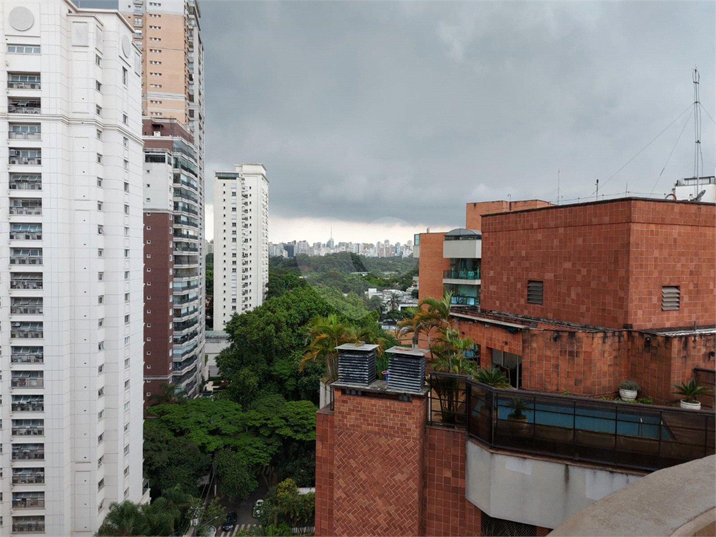 Apartamento à venda com 4 suítes em Moema, São Paulo, SP