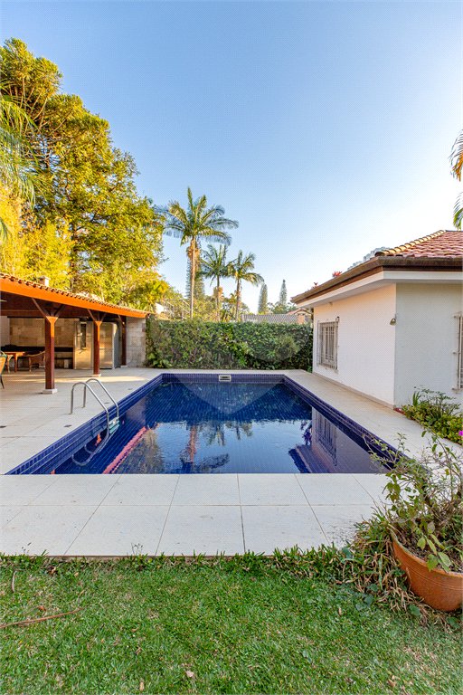 Casa Térrea à venda com 5 quartos, sendo 3 suítes, em Jardim Marajoara, São Paulo, SP