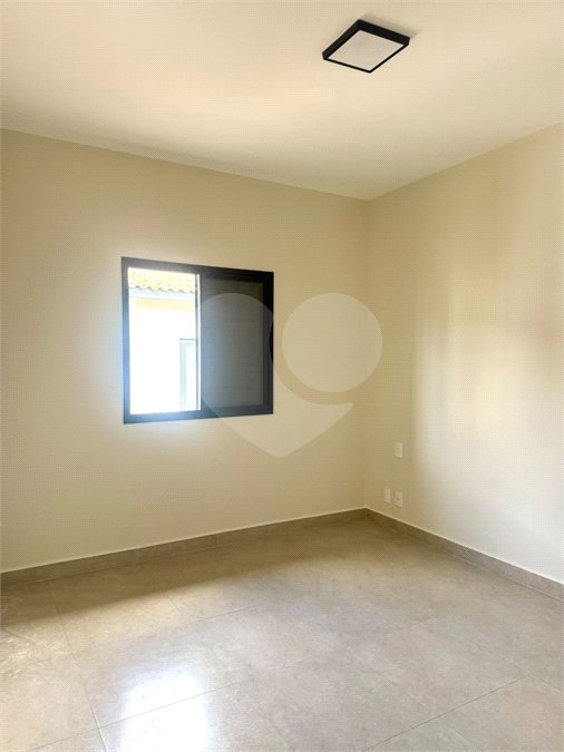 Casa à venda ou para alugar com 3 quartos, sendo 1 suíte, no condomínio Residencial Marchant Buarque, Atibaia - SP